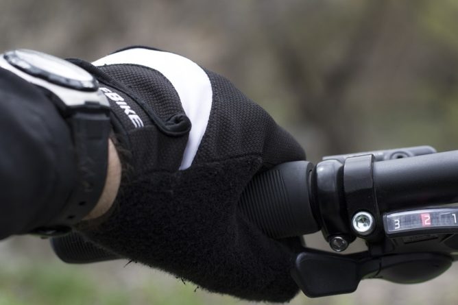 use a heart rate monitor during cycling